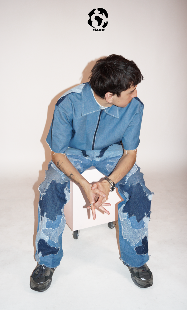 veste courte assis Jean DAMOR